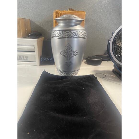 eSplanade 10in Silver Metal Cremation Urn - Picture 4 of 6